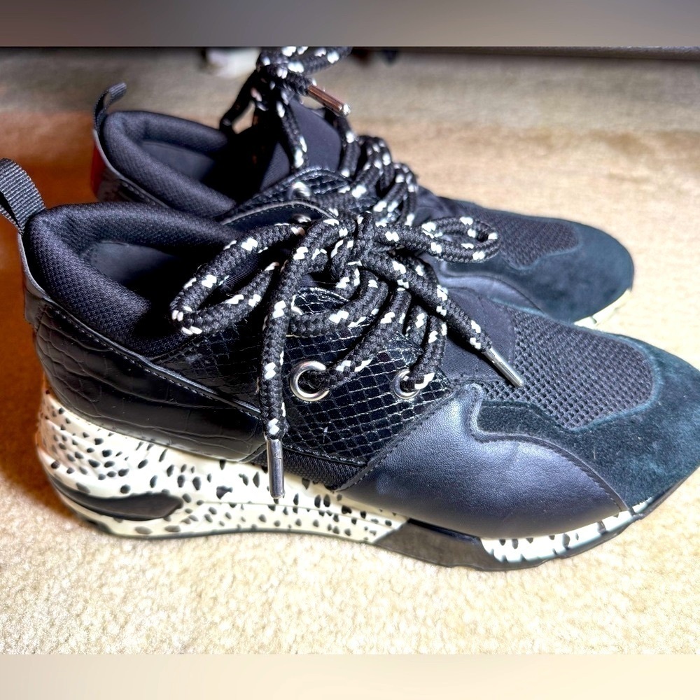 Steve Madden Monochrome Athletic Shoes, sz 8
